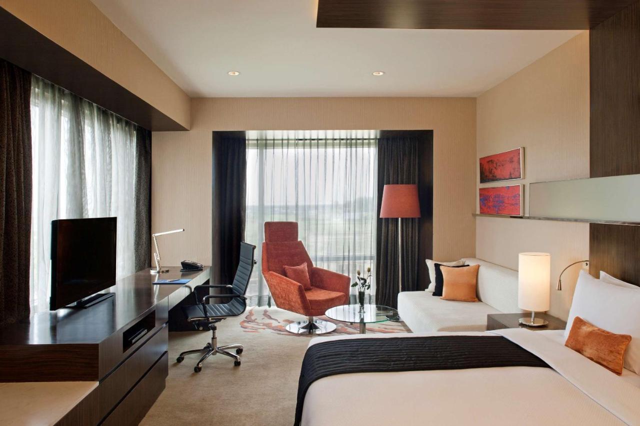 Radisson Blu Hotel אמריצר מראה חיצוני תמונה A room at the hotel