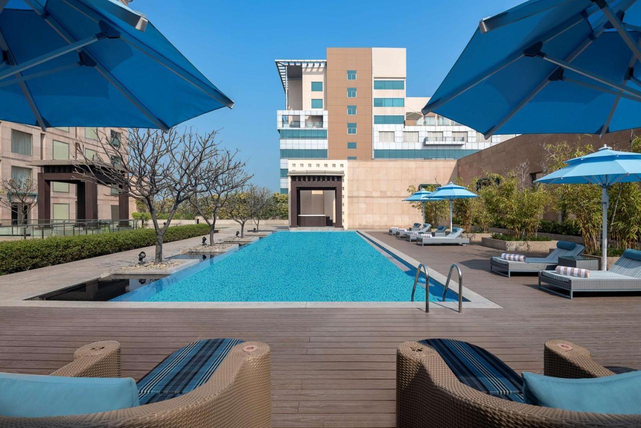 Radisson Blu Hotel אמריצר מראה חיצוני תמונה The pool at the hotel