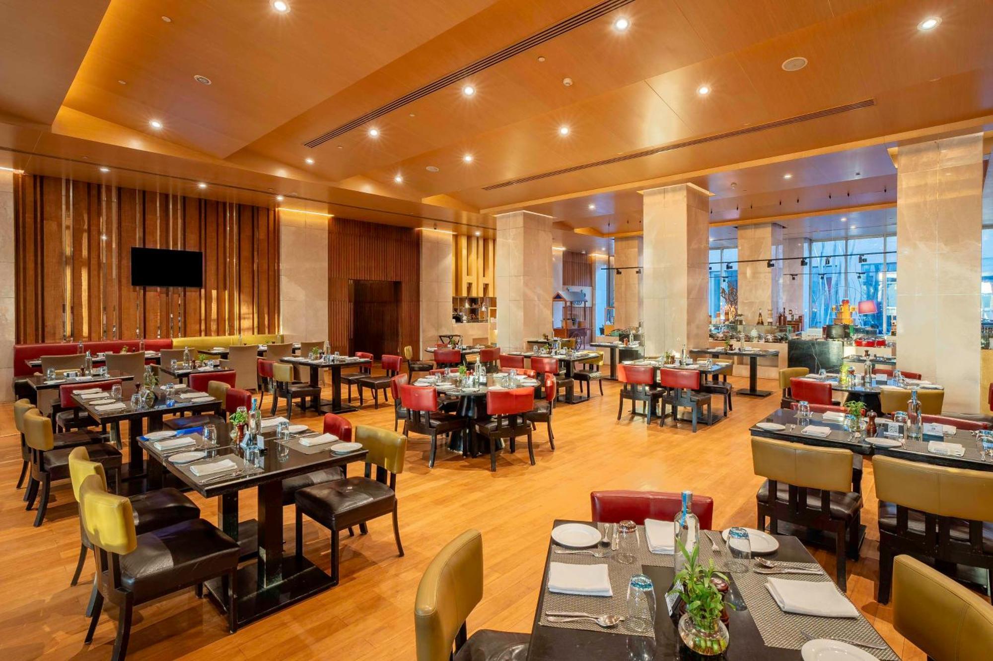 Radisson Blu Hotel אמריצר מראה חיצוני תמונה The restaurant