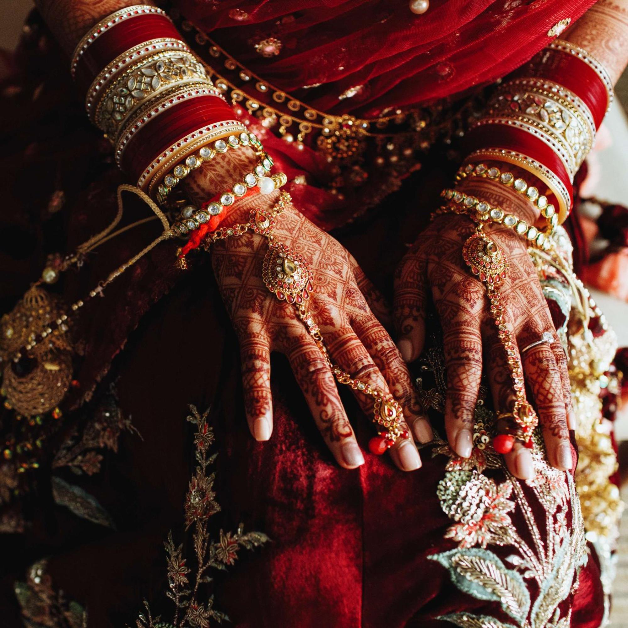 Radisson Blu Hotel אמריצר מראה חיצוני תמונה A bride with henna on her hands